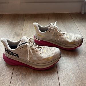 Hoka Clifton 9